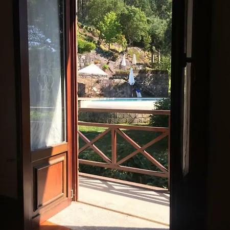 Villa R. Da Gateira 4 *