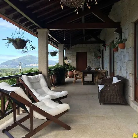 Villa R. Da Gateira 4 *